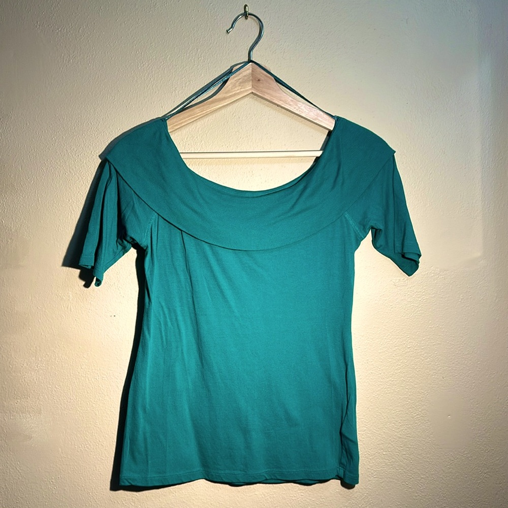 EUC Anthropology, bright teal/emerald green, off shoulders shortsleeve top sz sm